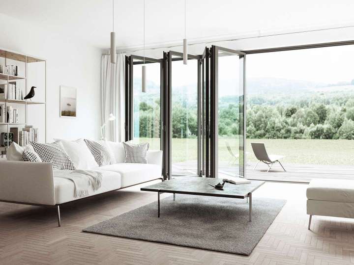Wohnzimmer mit geöffneter Glas-Faltwand zum Garten