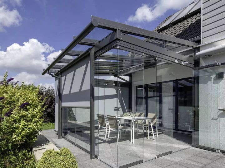 Das Glashaus lässt sich nach Belieben sowohl über Kopf als auch senkrecht verschatten.  Bildnachweis: Sven H. Hillert für Solarlux GmbH